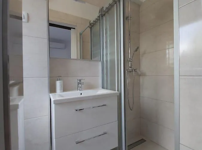 Adria בית הארחה 3*