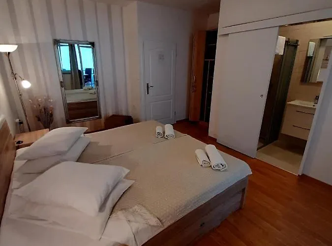 Adria 3* יאדריה