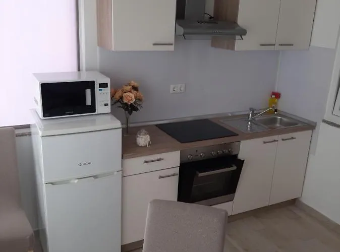 Adria בית הארחה 3*