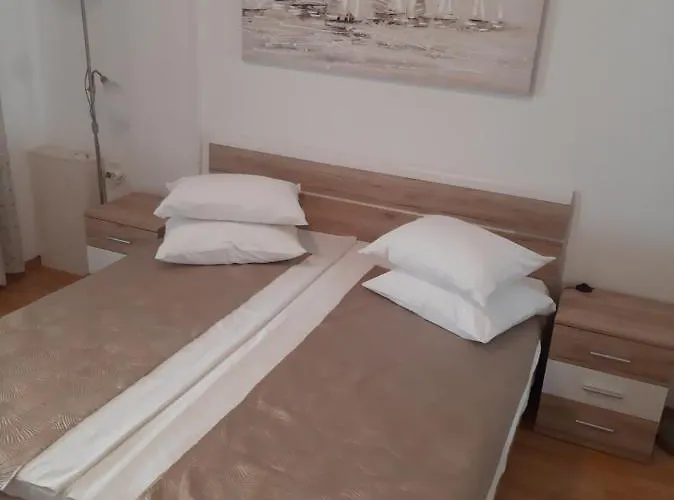 Adria בית הארחה 3*