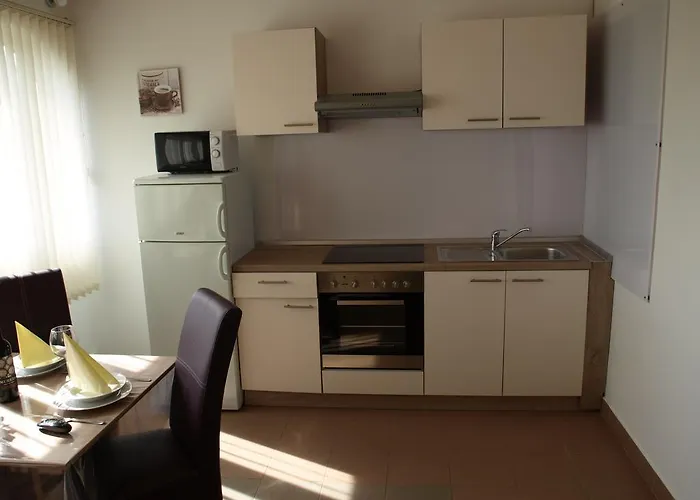 Adria בית הארחה 3*