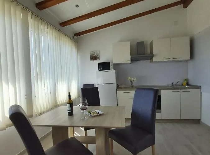 Adria בית הארחה 3*