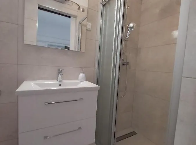 Adria 3* יאדריה