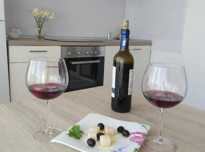 Adria 3* יאדריה